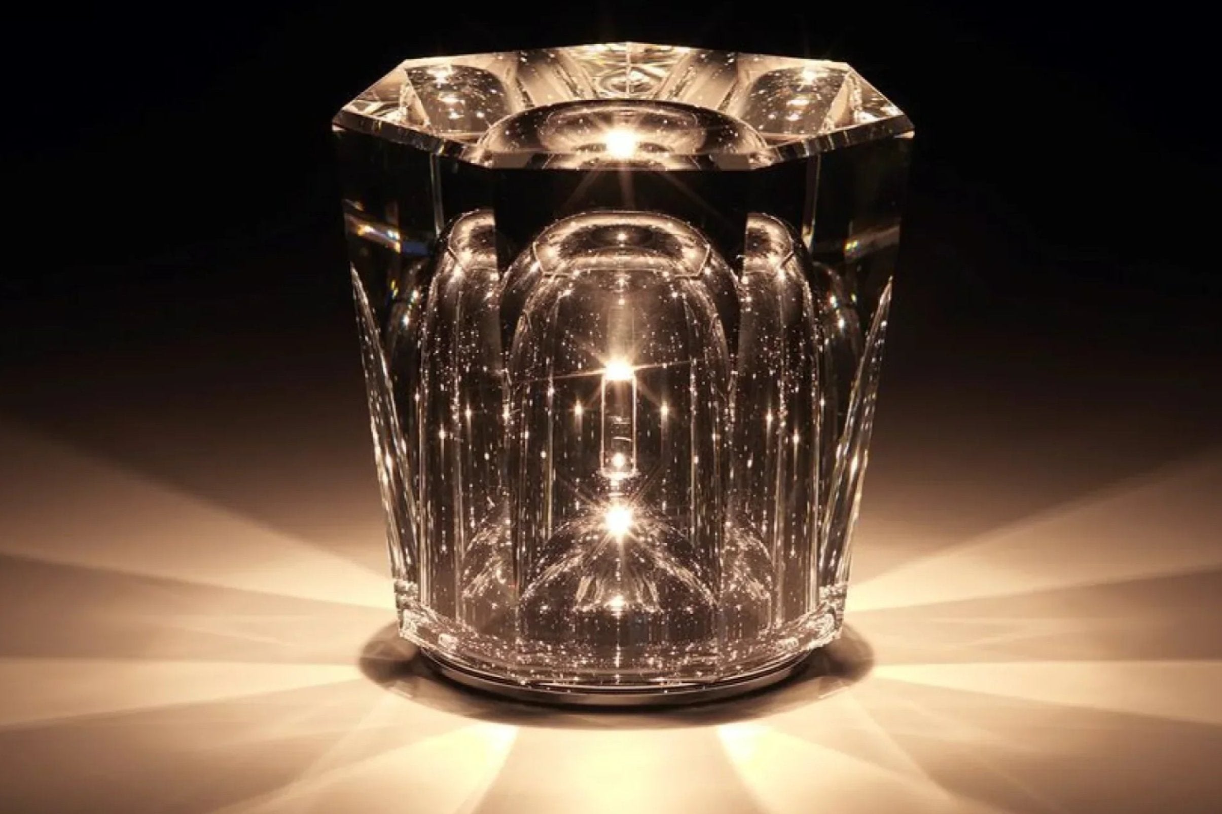 Kristallen Tafellamp VÉLORIA | Diamantoptiek & 360° Lichtspel | Draadloos & Oplaadbaar via USB | Tot 12 uur Lichtduur