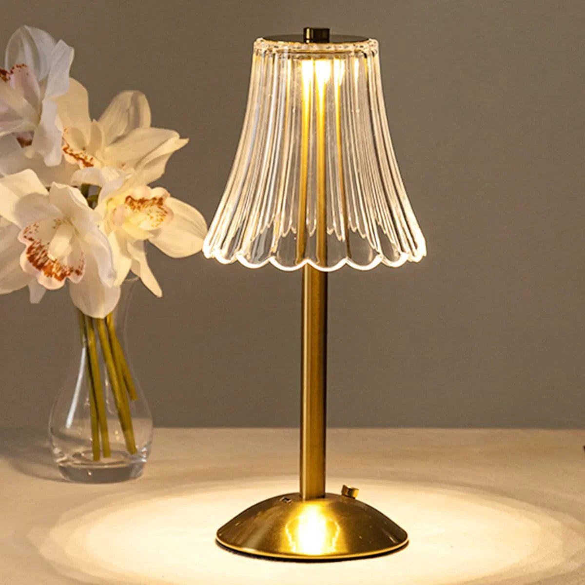 Elegante LED-tafellamp met kristallen kap en gouden afwerking – touch-aansteking