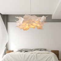 Witte papieren design bloem kroonluchters
