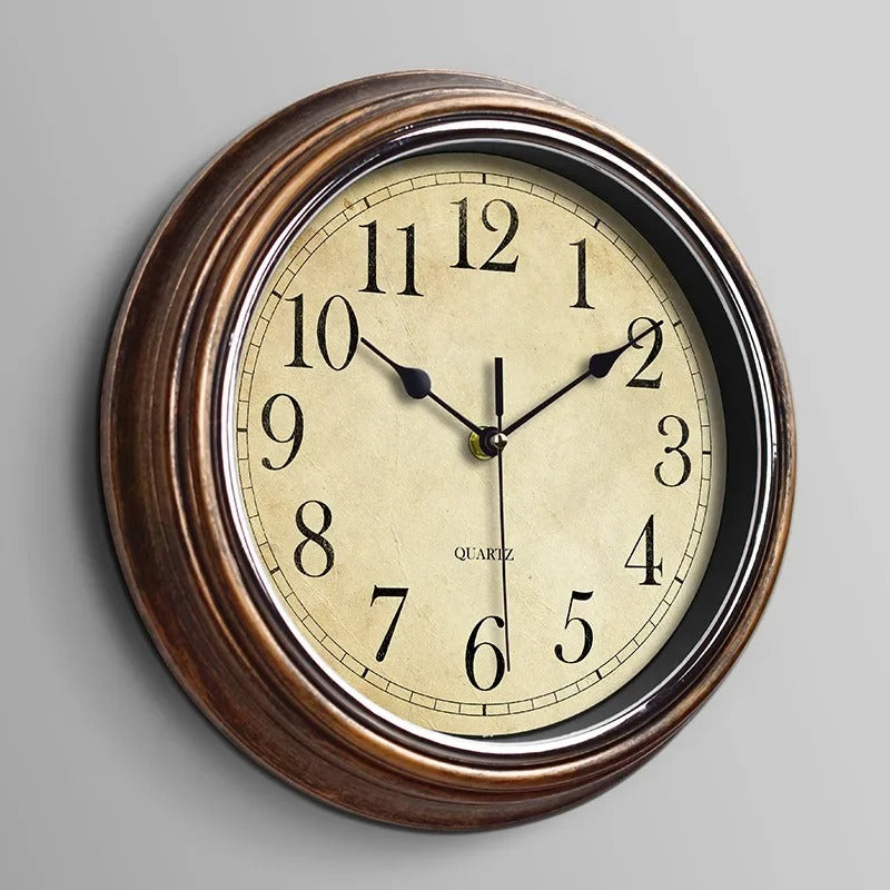 Klassieke Wandklok – Stille Mechanisme met Tijdloze Aantrekkingskracht