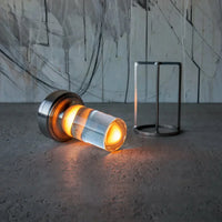 Moderne LED tafellamp met touch-schakelaar en elegant metalen frame