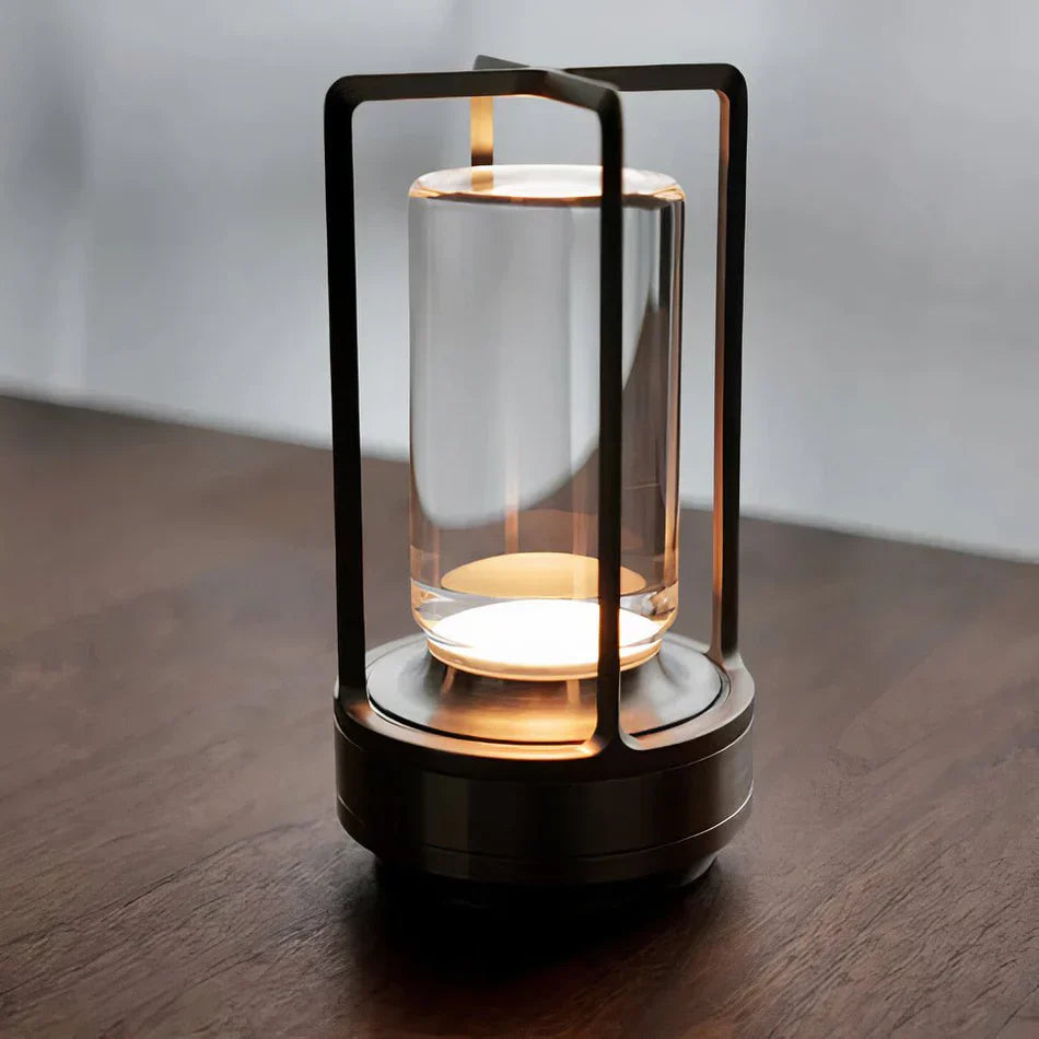 Moderne LED tafellamp met touch-schakelaar en elegant metalen frame