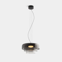 Moderne glazen hanglamp met gelaagd lampenkap – design geïnspireerd op retro stijl