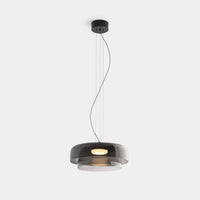 Moderne glazen hanglamp met gelaagd lampenkap – design geïnspireerd op retro stijl