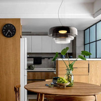 Moderne glazen hanglamp met gelaagd lampenkap – design geïnspireerd op retro stijl