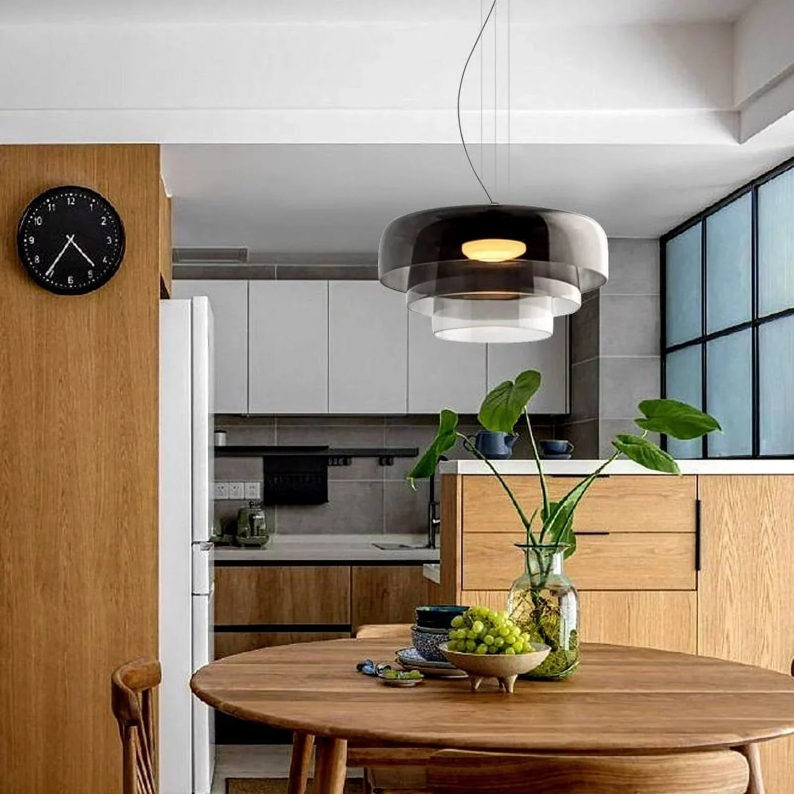 Moderne glazen hanglamp met gelaagd lampenkap – design geïnspireerd op retro stijl