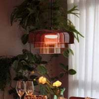 Moderne glazen hanglamp met gelaagd lampenkap – design geïnspireerd op retro stijl