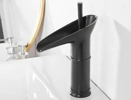 Waterval Wastafelmengkraan in Messing met Elegante Ontwerp voor Badkamer