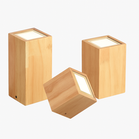 Plafonnier spot met LED cube in hout