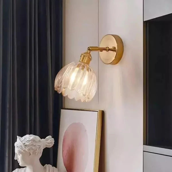 Retro wandlamp in de vorm van een tulp bloem – wandlamp met glazen kap en gouden afwerking