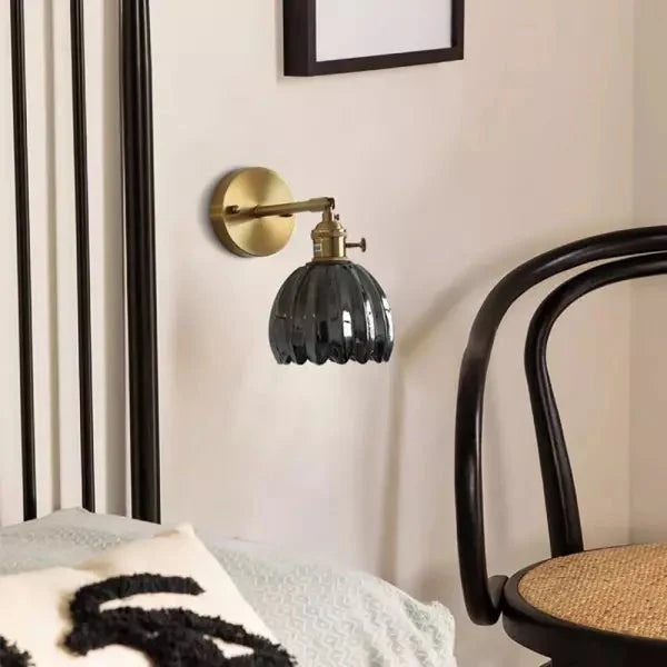 Retro wandlamp in de vorm van een tulp bloem – wandlamp met glazen kap en gouden afwerking