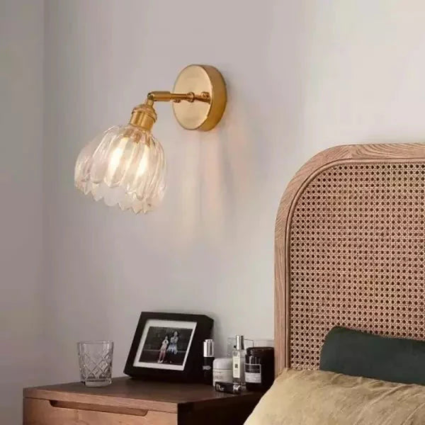 Retro wandlamp in de vorm van een tulp bloem – wandlamp met glazen kap en gouden afwerking
