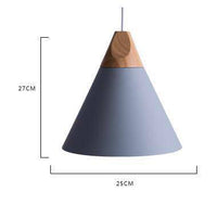 Houten en aluminium hanglamp in de vorm van een kegel