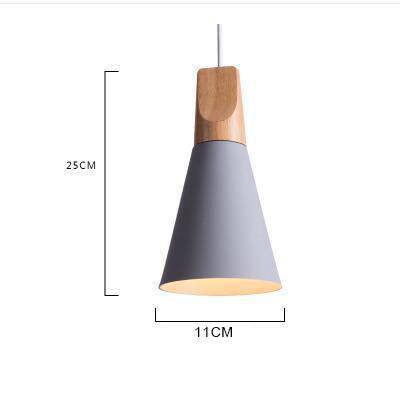 Houten en aluminium hanglamp in de vorm van een kegel