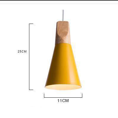 Houten en aluminium hanglamp in de vorm van een kegel