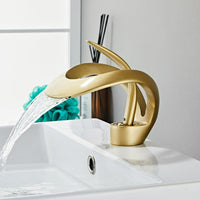 FlowArc – Moderne kraan voor de badkamer met watervaluitgang en minimalistische werking