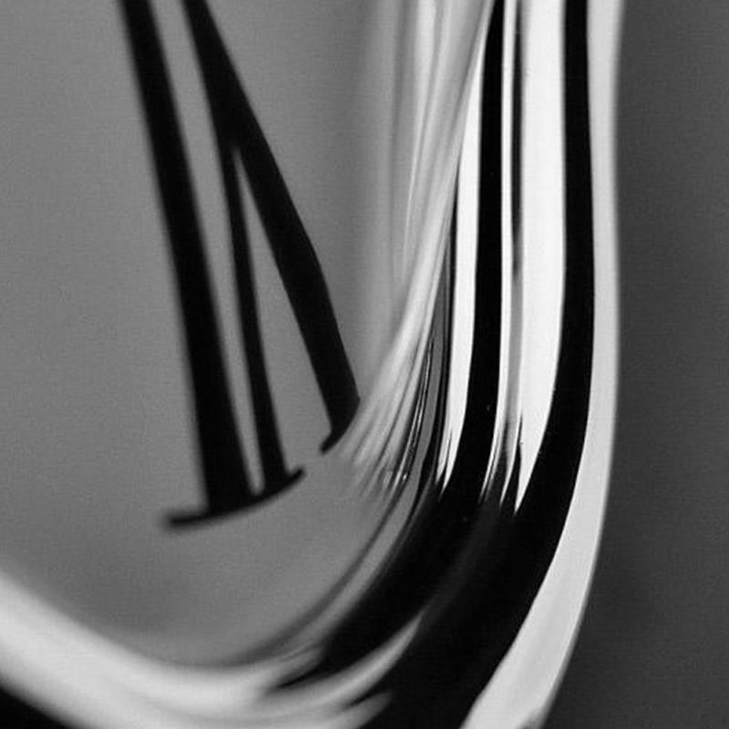 SurrealClock | Transformeert je perceptie van tijd met zijn kunstzinnige, smeltende ontwerp