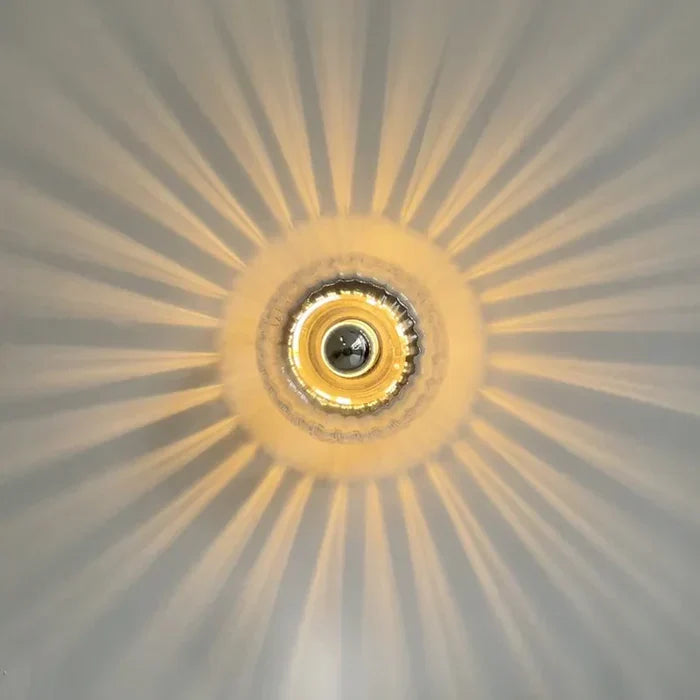 Elegante plafondlamp van glas met kristalontwerp