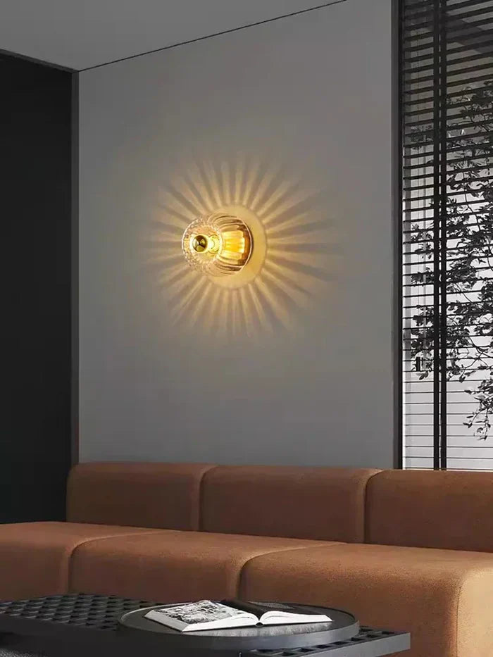 Elegante plafondlamp van glas met kristalontwerp