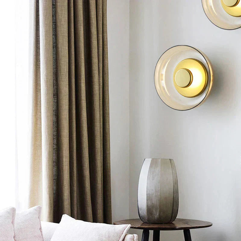 Moderne wandlamp met ronde kap