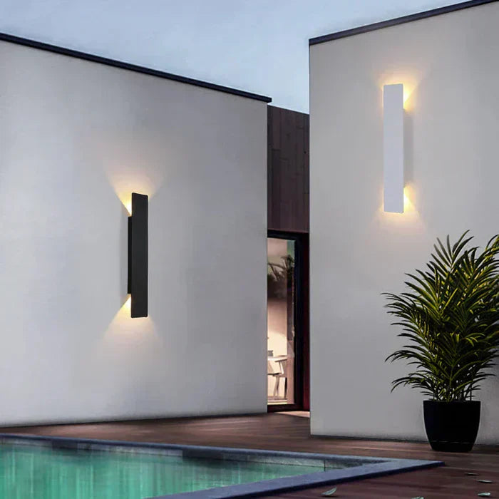 Moderne Buitenlamp – LED Wandlamp Op/Neer, Waterdicht, Verticale Ontwerp