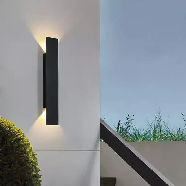Moderne Buitenlamp – LED Wandlamp Op/Neer, Waterdicht, Verticale Ontwerp