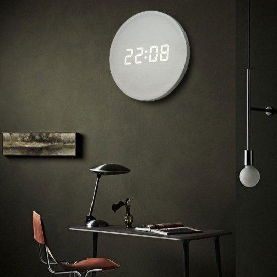 Scandinavische Digitale Wandklok Met LED-display En USB-voeding