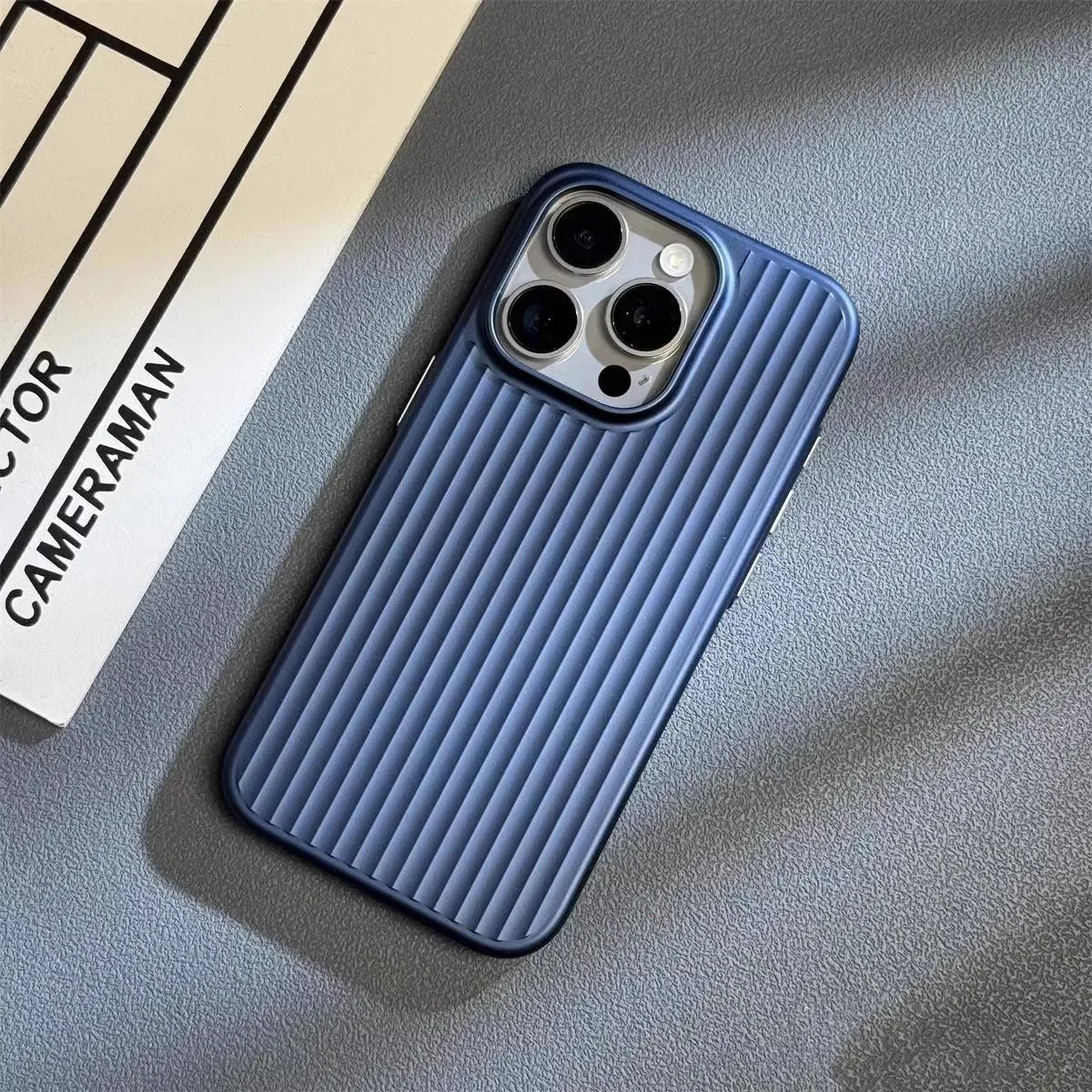 iPhone Hoes met Groefstructuur – Slanke Beschermhoes met Camera- en Krabsbescherming