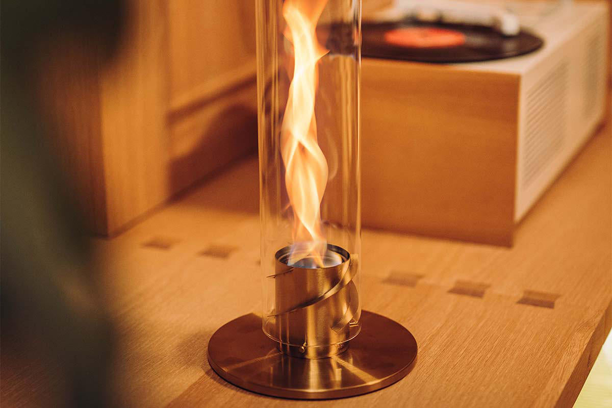 FlameGlow - Moderne tafelhaard met verstelbare vlammen voor een gezellige sfeer