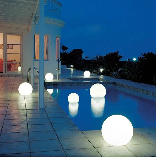 Moderne PE Globe Buiten Tuinverlichting LED Oplaadbaar