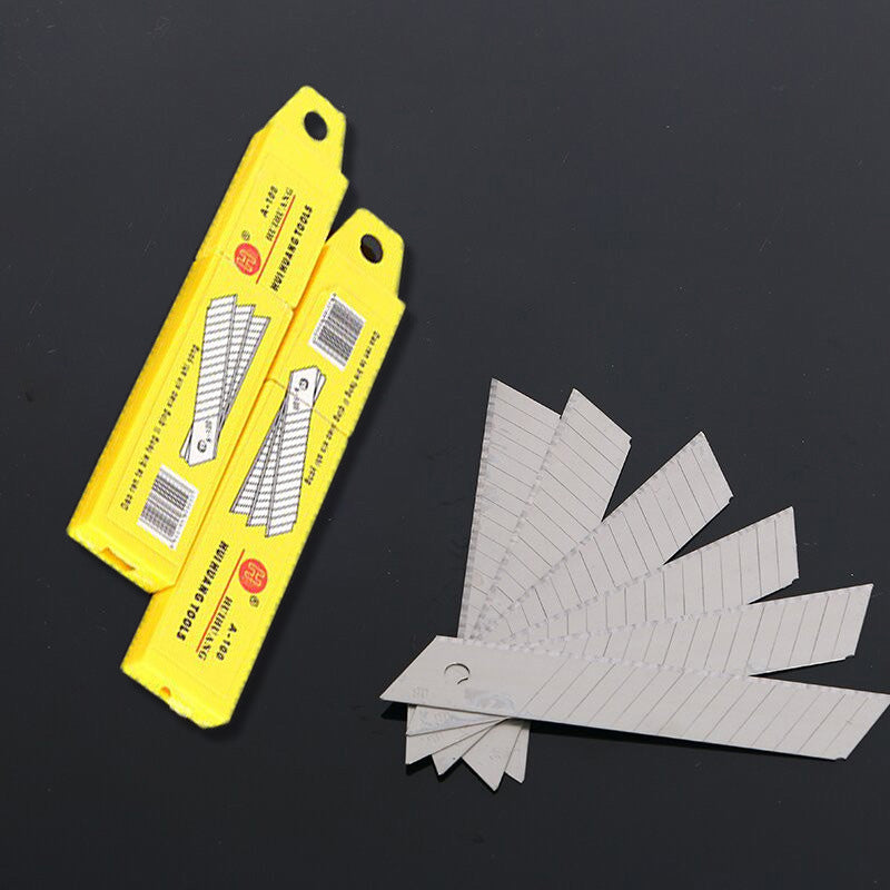 Verpakking met 10 ultrascherpe mesjes met opbergdoos