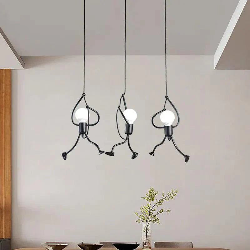 Artistieke hanglamp | Strakke zwarte plafondlamp met een vleugje humor.