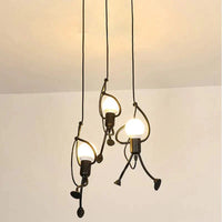 Artistieke hanglamp | Strakke zwarte plafondlamp met een vleugje humor.