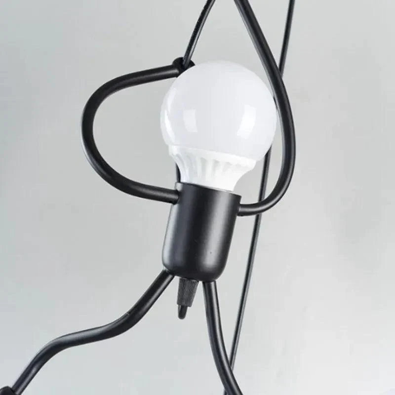 Artistieke hanglamp | Strakke zwarte plafondlamp met een vleugje humor.