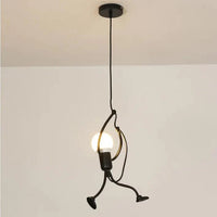 Artistieke hanglamp | Strakke zwarte plafondlamp met een vleugje humor.