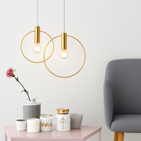 Gouden LED hanglamp in ronde vorm