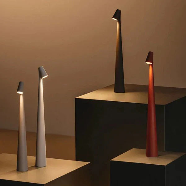Elegante LED-tafellamp met modern en slank ontwerp en touch-schakelaar