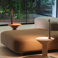 Elegante LED-tafellamp met modern en slank ontwerp en touch-schakelaar