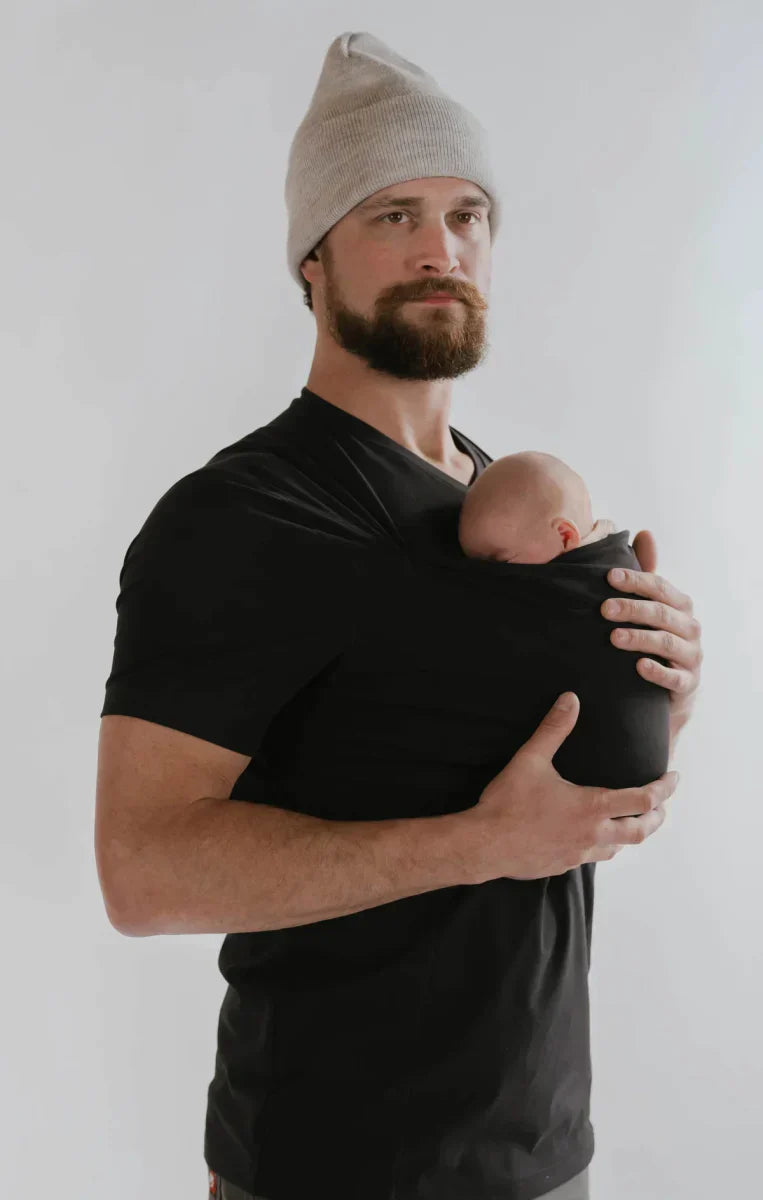 HugHaven | Het innovatieve ontwerp combineert het gemak van een t-shirt met de functionaliteit van een draagzak