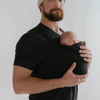 HugHaven | Het innovatieve ontwerp combineert het gemak van een t-shirt met de functionaliteit van een draagzak