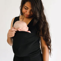 HugHaven | Het innovatieve ontwerp combineert het gemak van een t-shirt met de functionaliteit van een draagzak