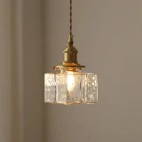 Vintage glazen hanglampen met een afwerking in messing