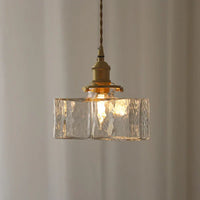 Vintage glazen hanglampen met een afwerking in messing
