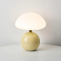 Moderne tafellamp met bolvormige basis en paddenstoelvormige lampenkap – minimalistische stijl