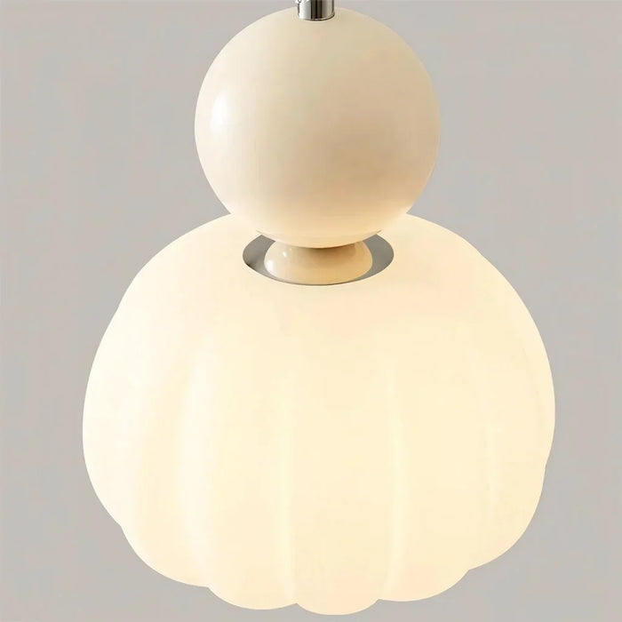 Moderne hanglamp met decoratief sferisch element