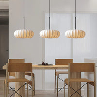 Plafondlamp met zijde lampenkap in Japanse wabi-sabi stijl – ovale lampenkap met delicate groeven