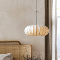 Plafondlamp met zijde lampenkap in Japanse wabi-sabi stijl – ovale lampenkap met delicate groeven
