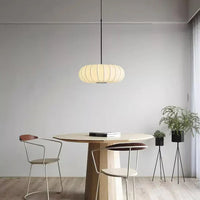 Plafondlamp met zijde lampenkap in Japanse wabi-sabi stijl – ovale lampenkap met delicate groeven