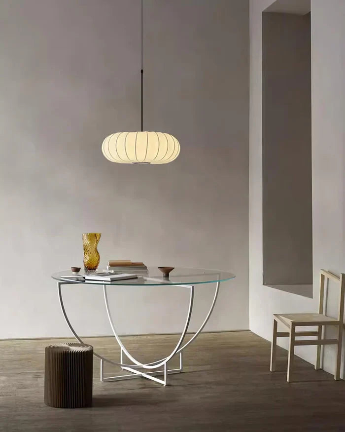 Plafondlamp met zijde lampenkap in Japanse wabi-sabi stijl – ovale lampenkap met delicate groeven