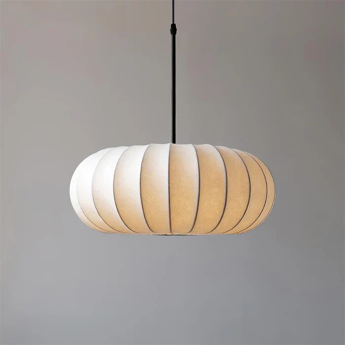 Plafondlamp met zijde lampenkap in Japanse wabi-sabi stijl – ovale lampenkap met delicate groeven